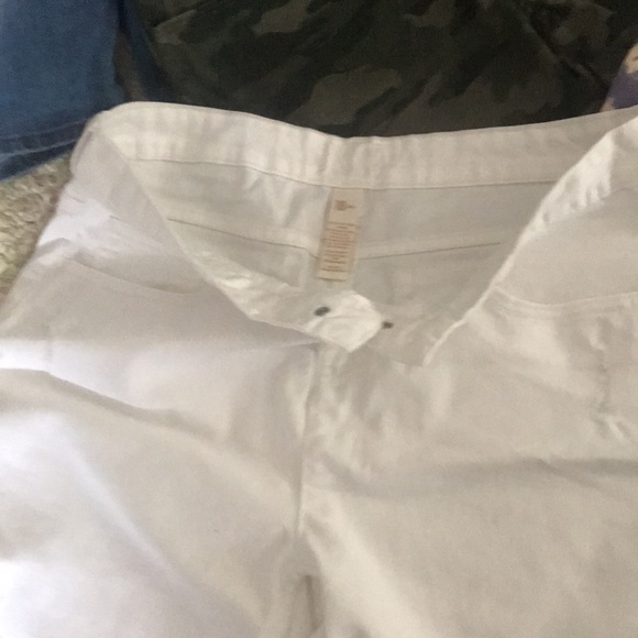 Shorts - Picture 4 of 15